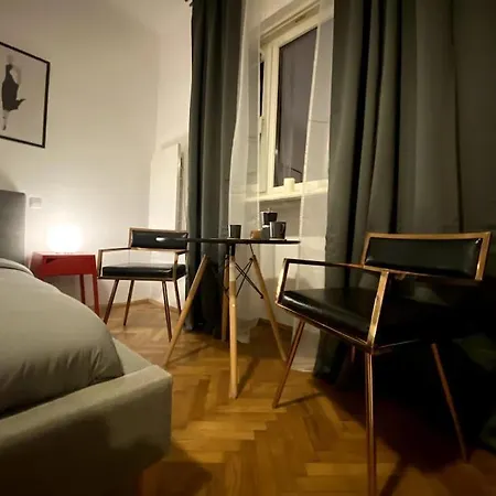 Mosh Central Studio Apartment *